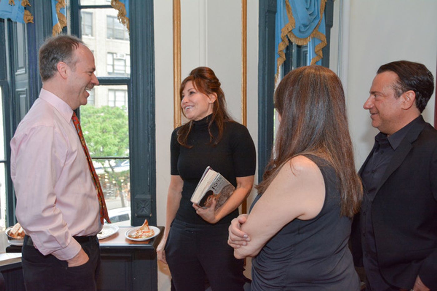 Photo FLASH: Gina Gershon, Rachel Dratch, and More Join in CELEBRITY AUTOBIOGRAPHY  Image