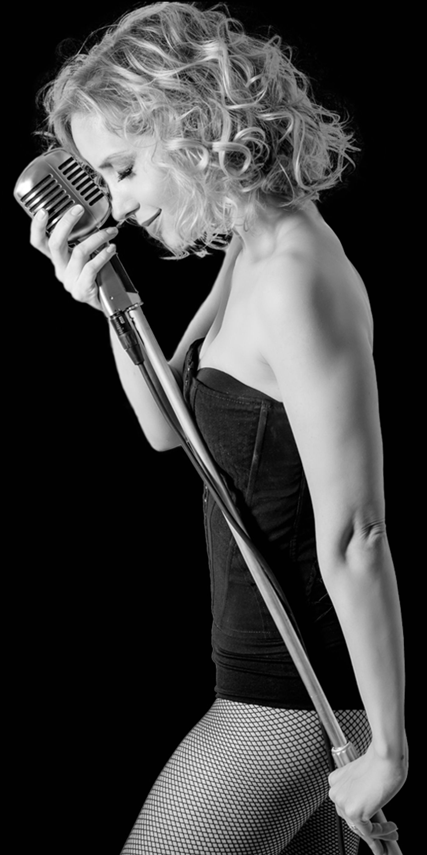 BWW Previews: For One Night Only Kiara Sasso Brings a New Presentation of Her Solo Show, SILHUETAS, at Theatro NET SP  Image