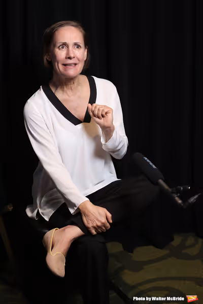  Laurie Metcalf  Photo
