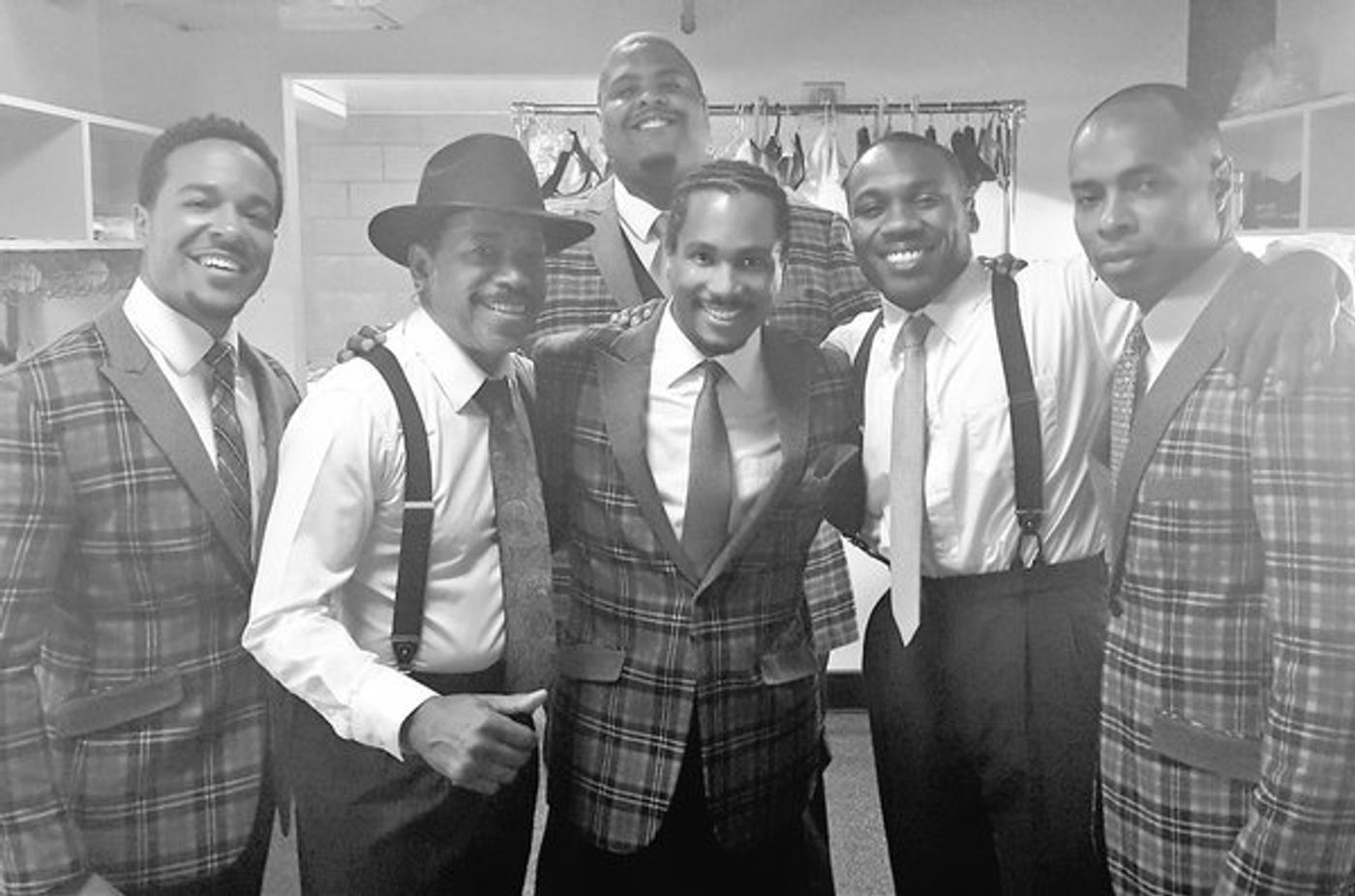 Photo Flash: GROUNDHOG DAY Vogues Before Act 2, HAMILTON Chicago Shares Make Up Routine, and More Saturday Intermission Pics!  Image