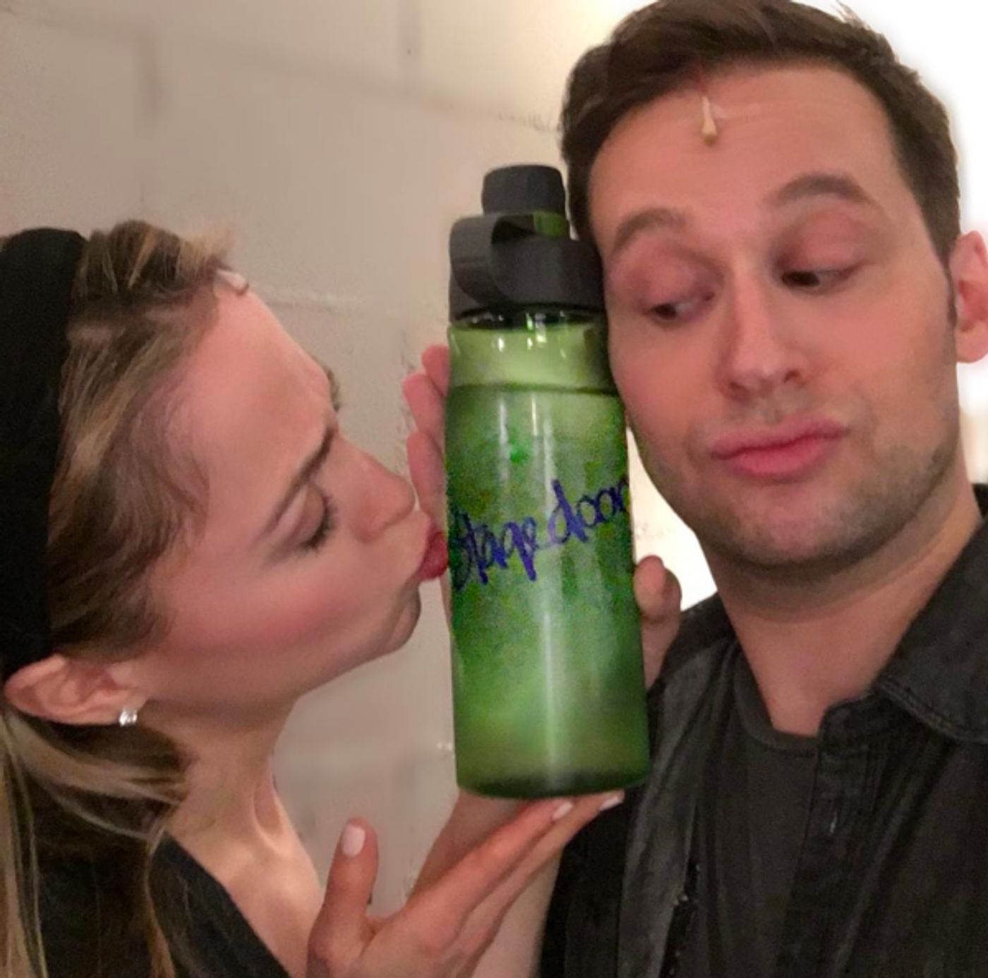 Photo Flash: GROUNDHOG DAY Vogues Before Act 2, HAMILTON Chicago Shares Make Up Routine, and More Saturday Intermission Pics!  Image