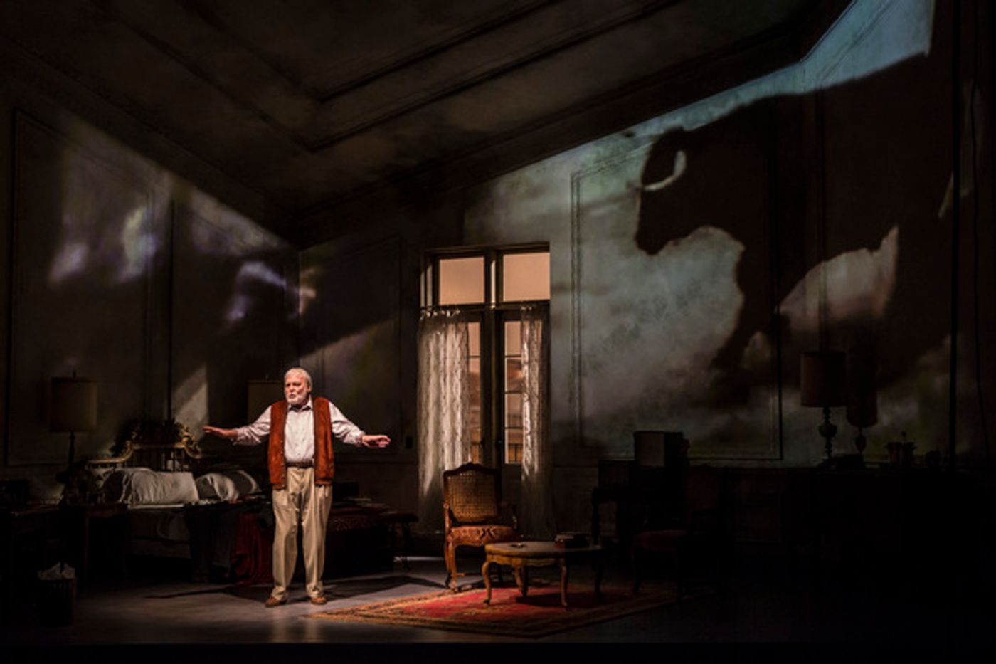 Photo Flash: First Look at Stacy Keach as Ernest Hemingway in PAMPLONA at the Goodman  Image