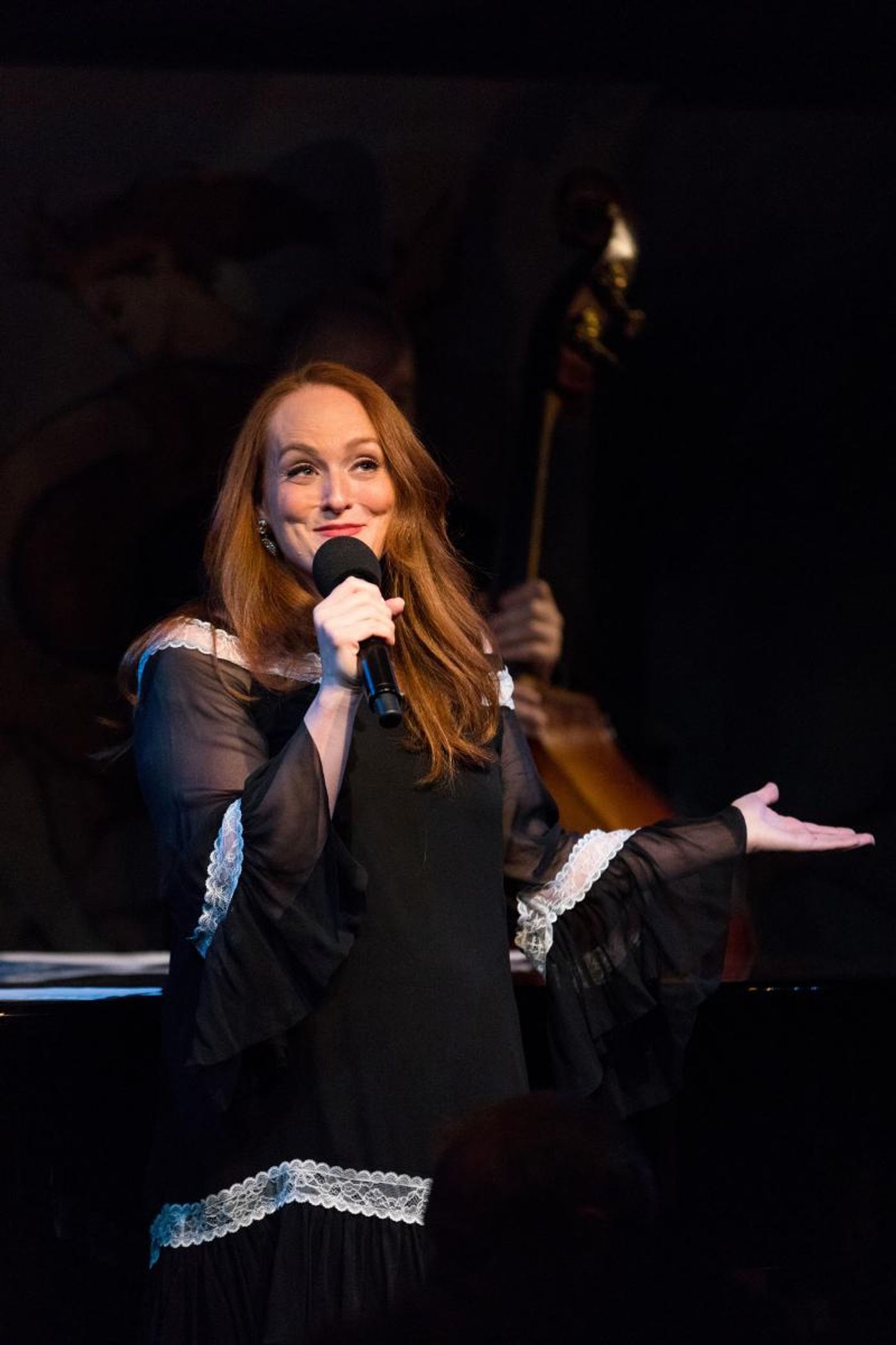 Review: Antonia Bennett Proves She's a Force to Be Reckoned With In Cafe Carlyle Debut  Image