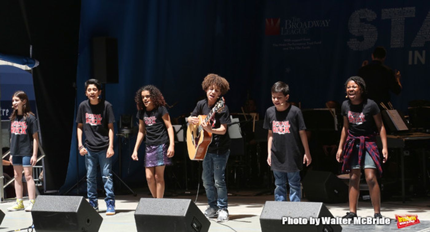 Photo Coverage: The Stars Sang Out! On Stage at Stars In The Alley  Image