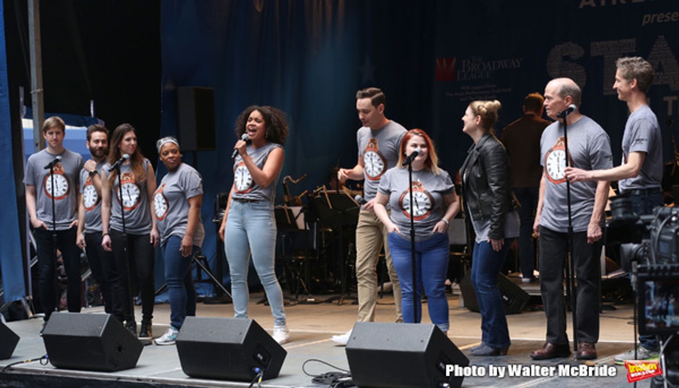 Photo Coverage: The Stars Sang Out! On Stage at Stars In The Alley  Image