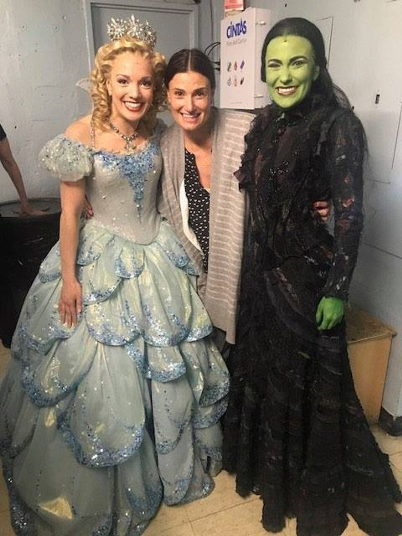 Photo Flash: OG Elphaba, Idina Menzel, Takes a Trip Back to OZ Photo Flash: OG Elphaba, Idina Menzel, Takes a Trip Back to OZ Image
