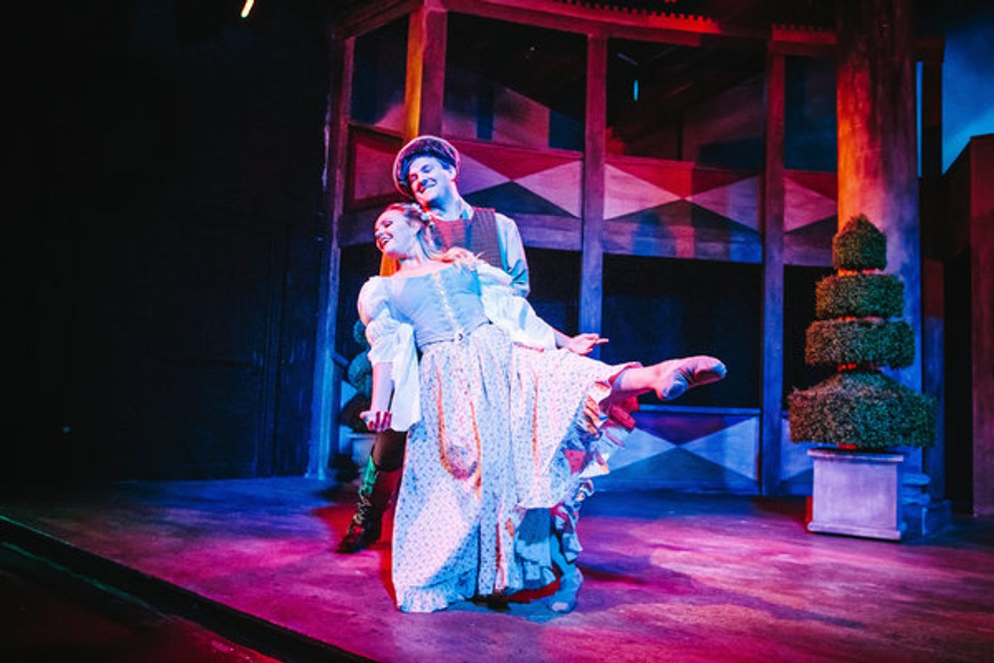 Photo Flash: First Look at CAMELOT at The Encore Musical Theatre Company  Image