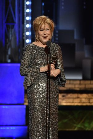 Bette Midler Photo