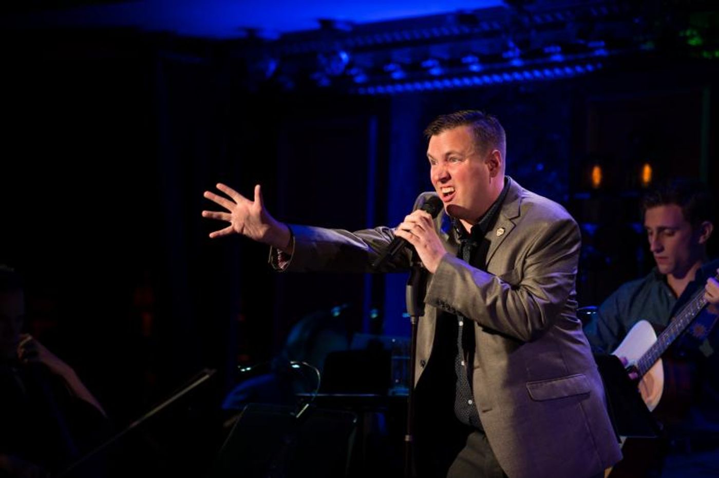 Review: In Solo Debut, Robbie Rozelle Leaps Into the Spotlight and Insists That the 'Personality Piece' Is Not a Dead Art  Image