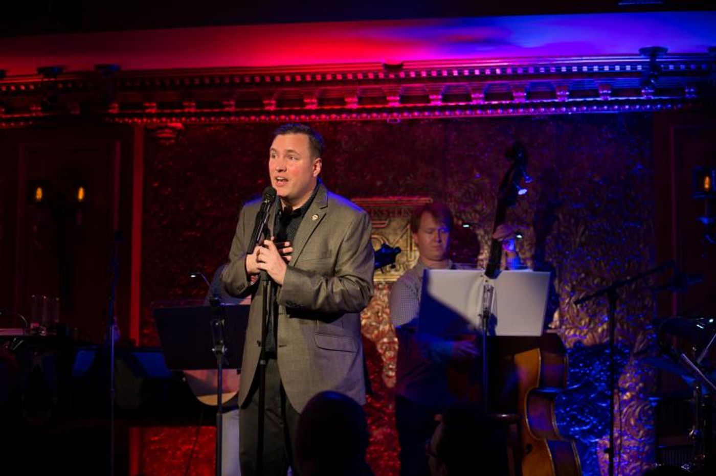 Review: In Solo Debut, Robbie Rozelle Leaps Into the Spotlight and Insists That the 'Personality Piece' Is Not a Dead Art  Image