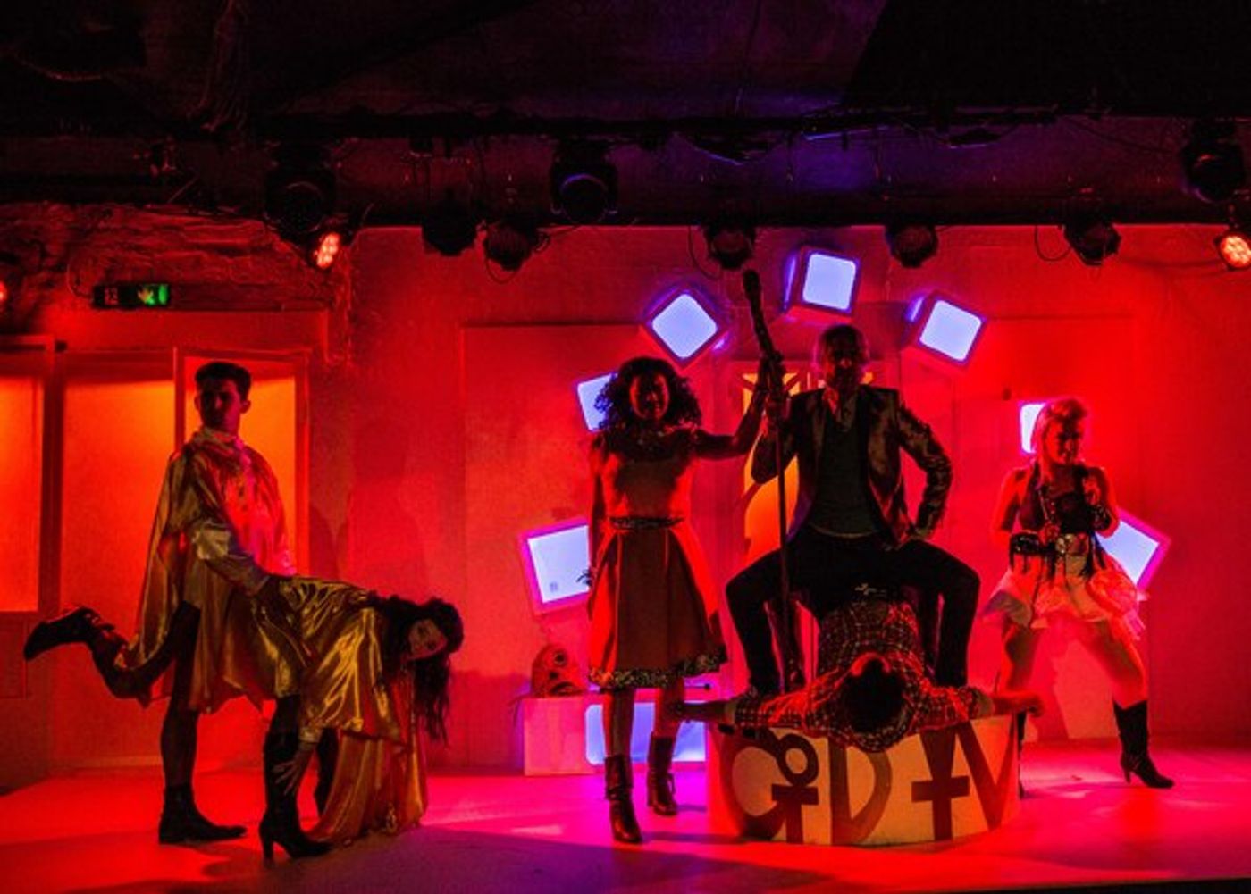 Photo Flash: First Look at HOLY CRAP, Opening Tonight at King's Head Theatre Photo Flash: First Look at HOLY CRAP, Opening Tonight at King's Head Theatre Image