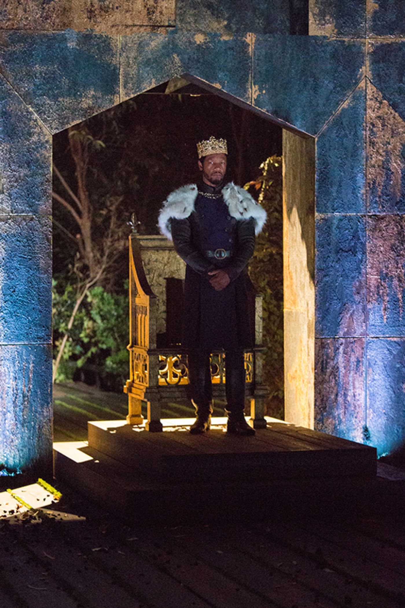 Photo Flash: First Look at Robert Sean Leonard in The Old Globe's KING RICHARD II Photo Flash: First Look at Robert Sean Leonard in The Old Globe's KING RICHARD II Image
