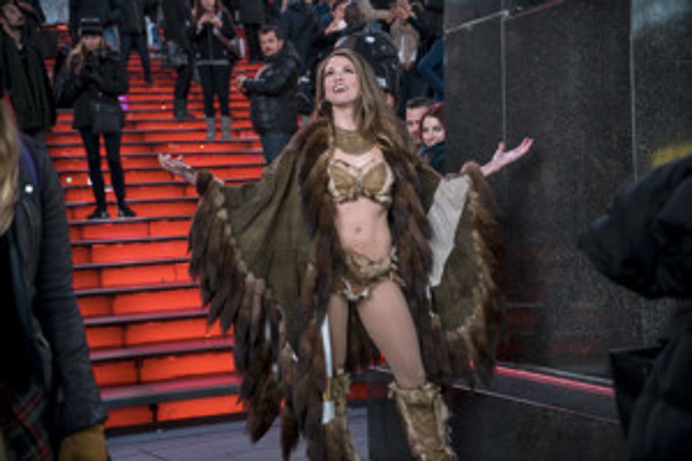 Past Episodes of Sutton Foster-Led YOUNGER Now Available to Stream on Hulu  Image