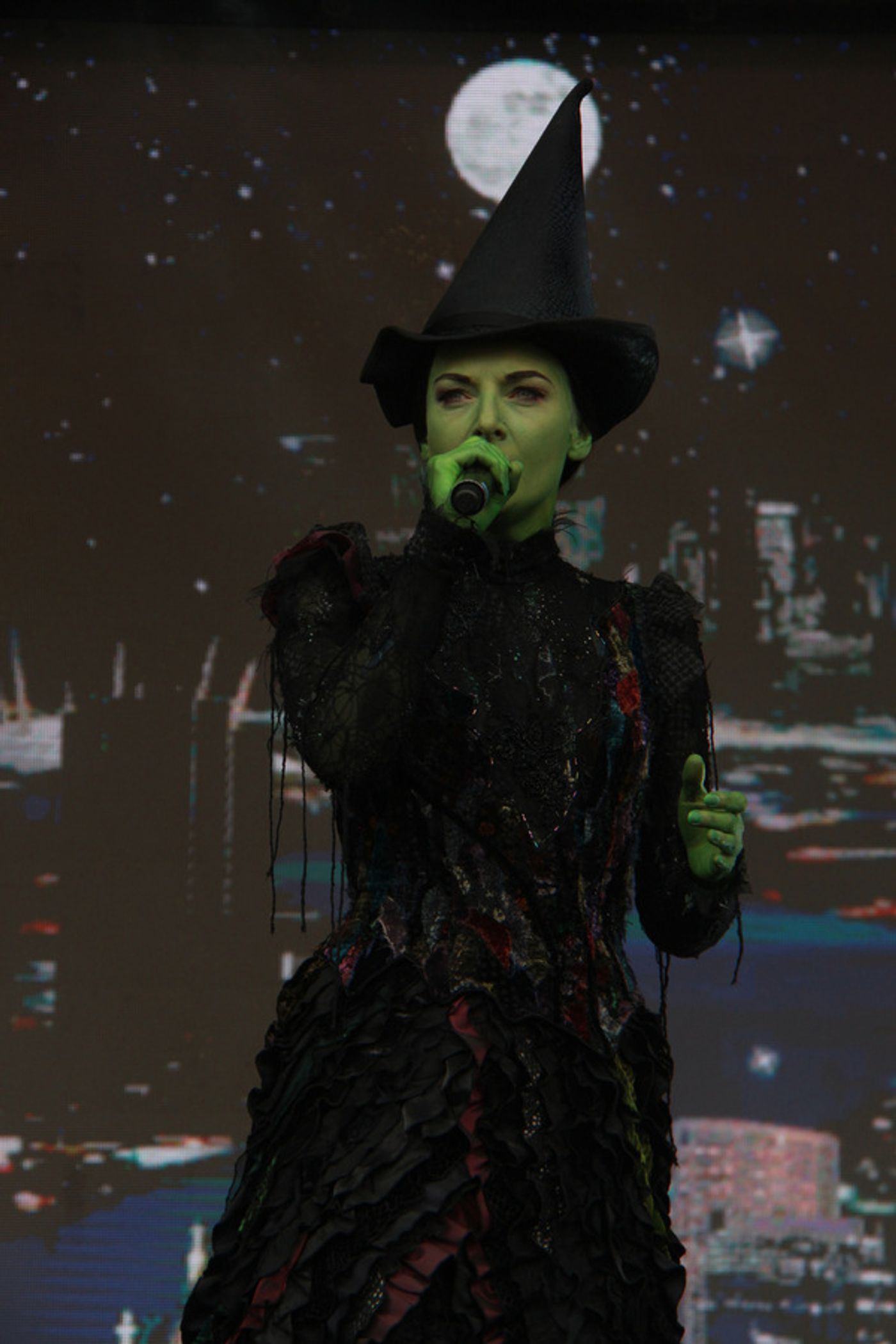 Photo Flash: AN AMERICAN IN PARIS and WICKED Thrill at West End Live Photo Flash: AN AMERICAN IN PARIS and WICKED Thrill at West End Live Image