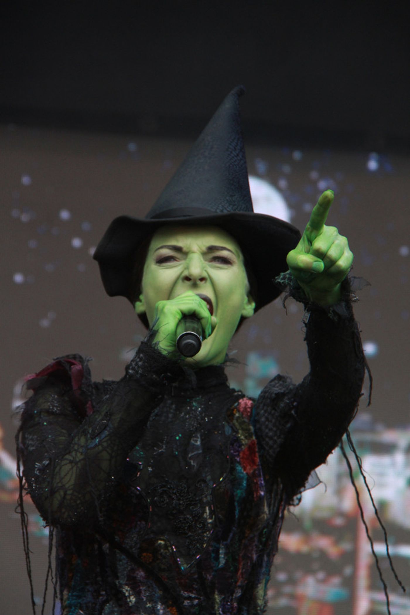 Photo Flash: AN AMERICAN IN PARIS and WICKED Thrill at West End Live Photo Flash: AN AMERICAN IN PARIS and WICKED Thrill at West End Live Image