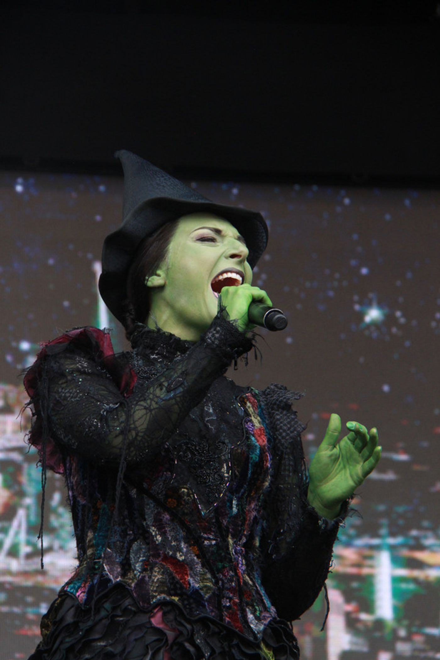 Photo Flash: AN AMERICAN IN PARIS and WICKED Thrill at West End Live Photo Flash: AN AMERICAN IN PARIS and WICKED Thrill at West End Live Image