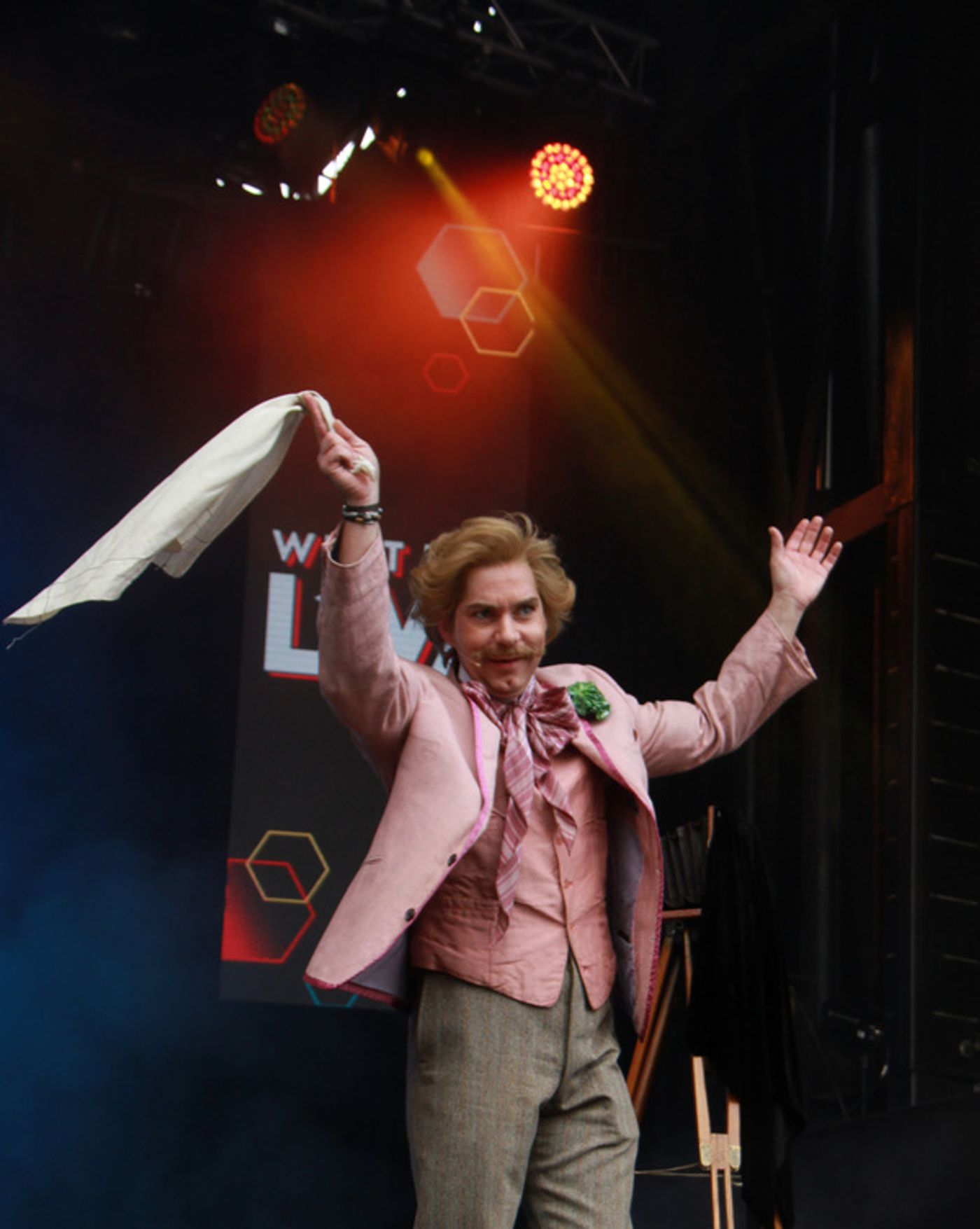 Photo Flash: Flash Bang Wallop! HALF A SIXPENCE Plays WEST END LIVE 2017  Image