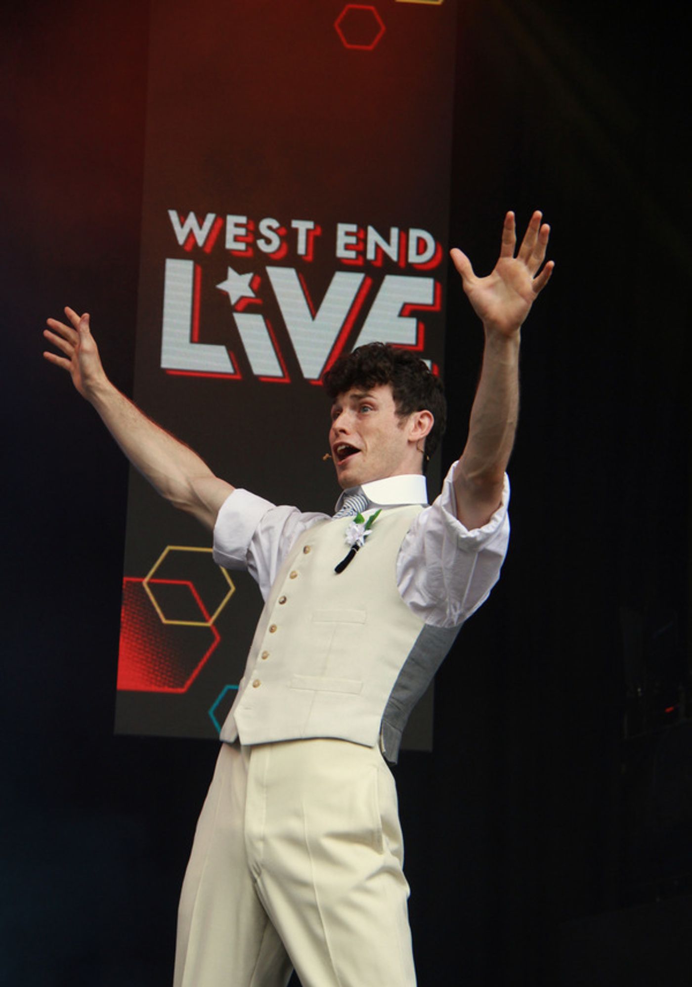 Photo Flash: Flash Bang Wallop! HALF A SIXPENCE Plays WEST END LIVE 2017  Image