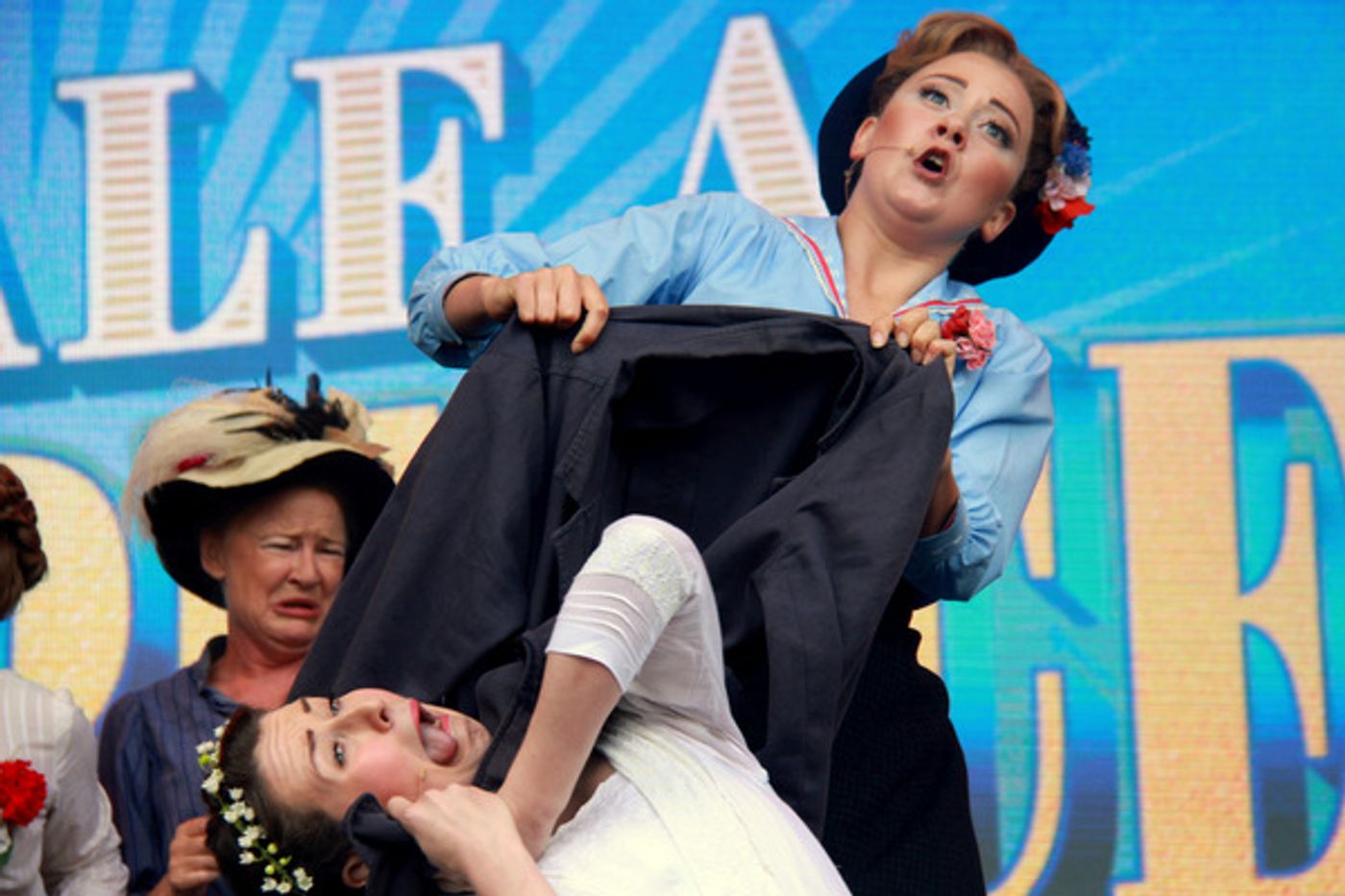 Photo Flash: Flash Bang Wallop! HALF A SIXPENCE Plays WEST END LIVE 2017  Image