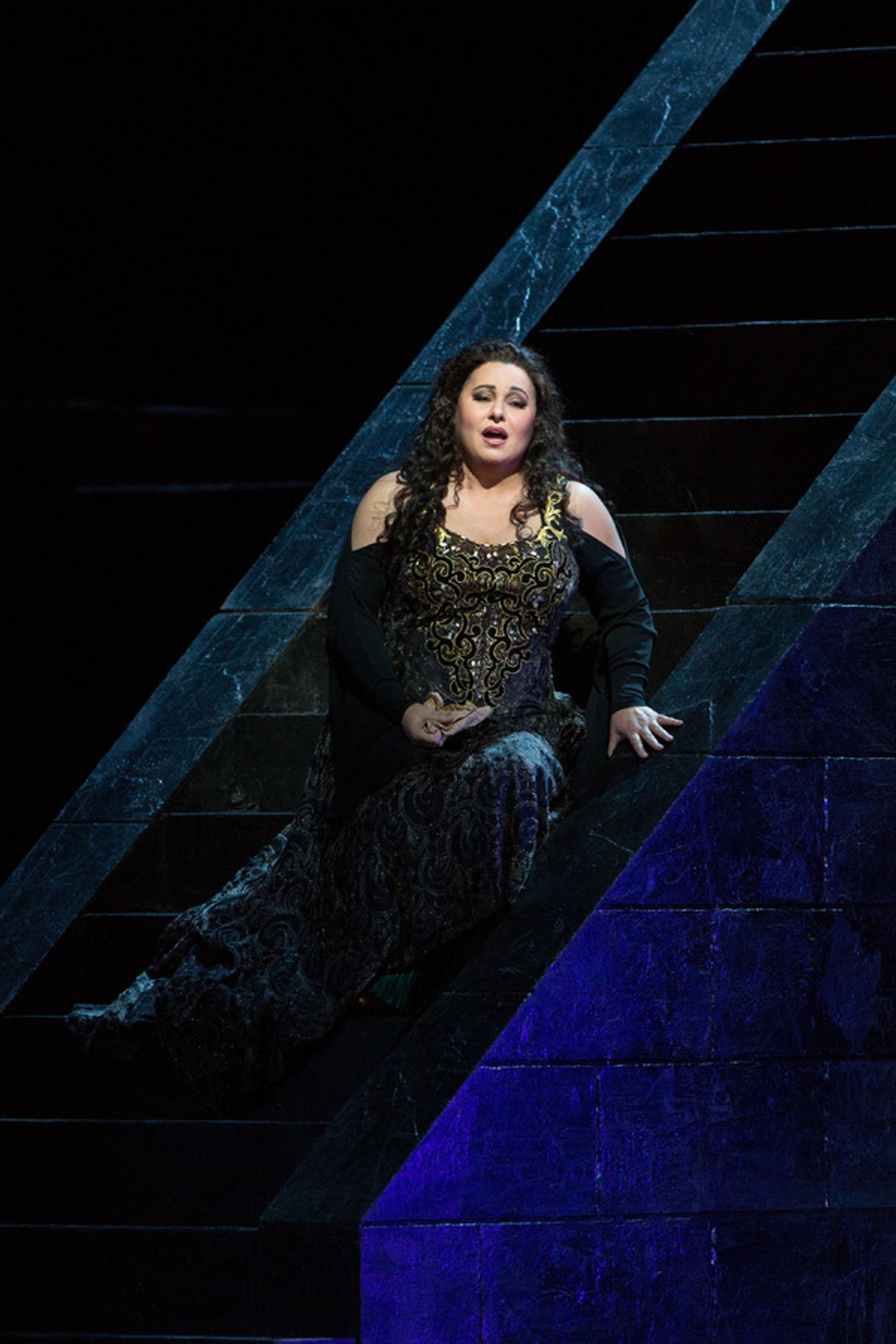 Photo Flash: Plácido Domingo Returns to the Big Screen as the Title King in NABUCCO  Image