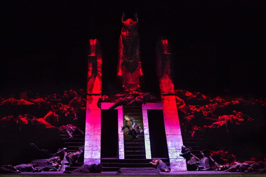 Photo Flash: Plácido Domingo Returns to the Big Screen as the Title King in NABUCCO  Image