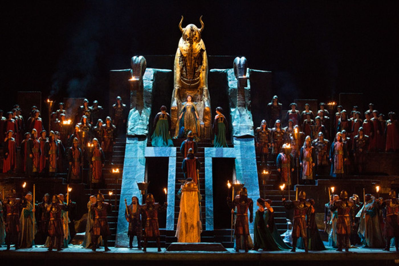 Photo Flash: Plácido Domingo Returns to the Big Screen as the Title King in NABUCCO  Image