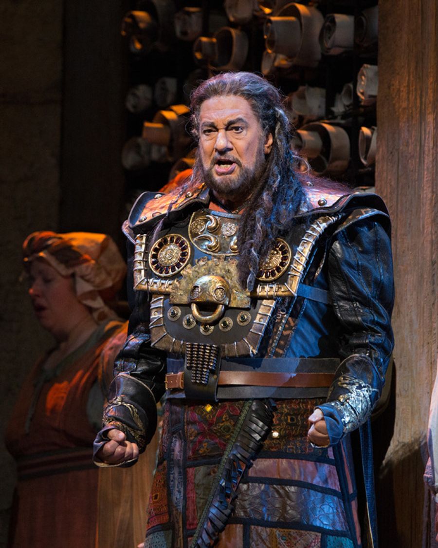 Photo Flash: Plácido Domingo Returns to the Big Screen as the Title King in NABUCCO  Image
