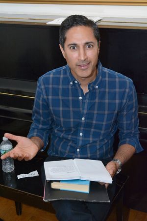 Maulik Pancholy Photo