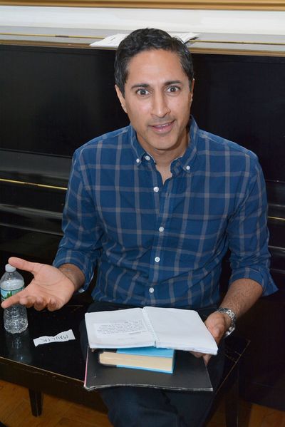 Maulik Pancholy Photo