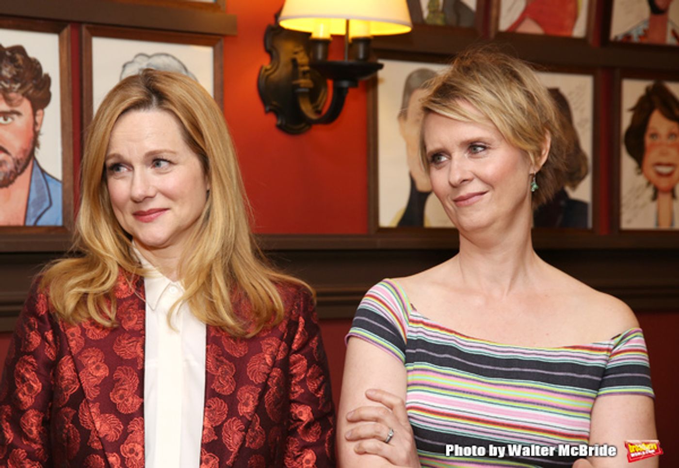 Photo Coverage: Laura Linney and Cynthia Nixon Celebrate Their New Portraits at Sardi's!  Image