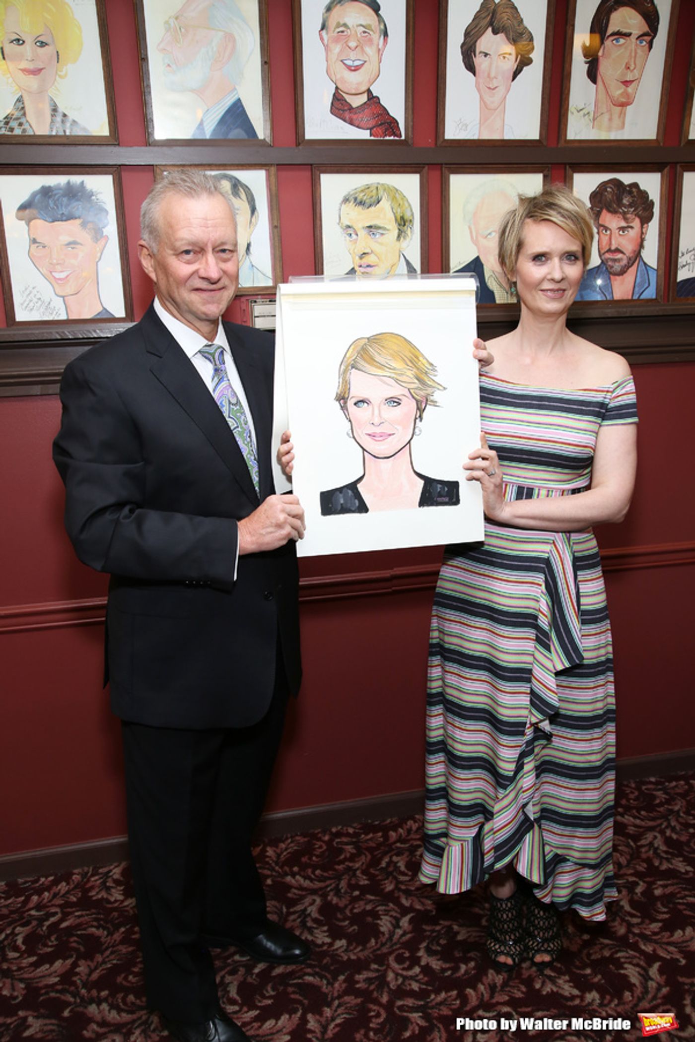 Photo Coverage: Laura Linney and Cynthia Nixon Celebrate Their New Portraits at Sardi's!  Image