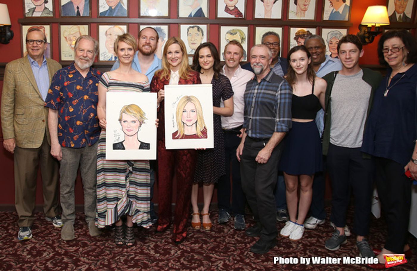 Photo Coverage: Laura Linney and Cynthia Nixon Celebrate Their New Portraits at Sardi's!  Image