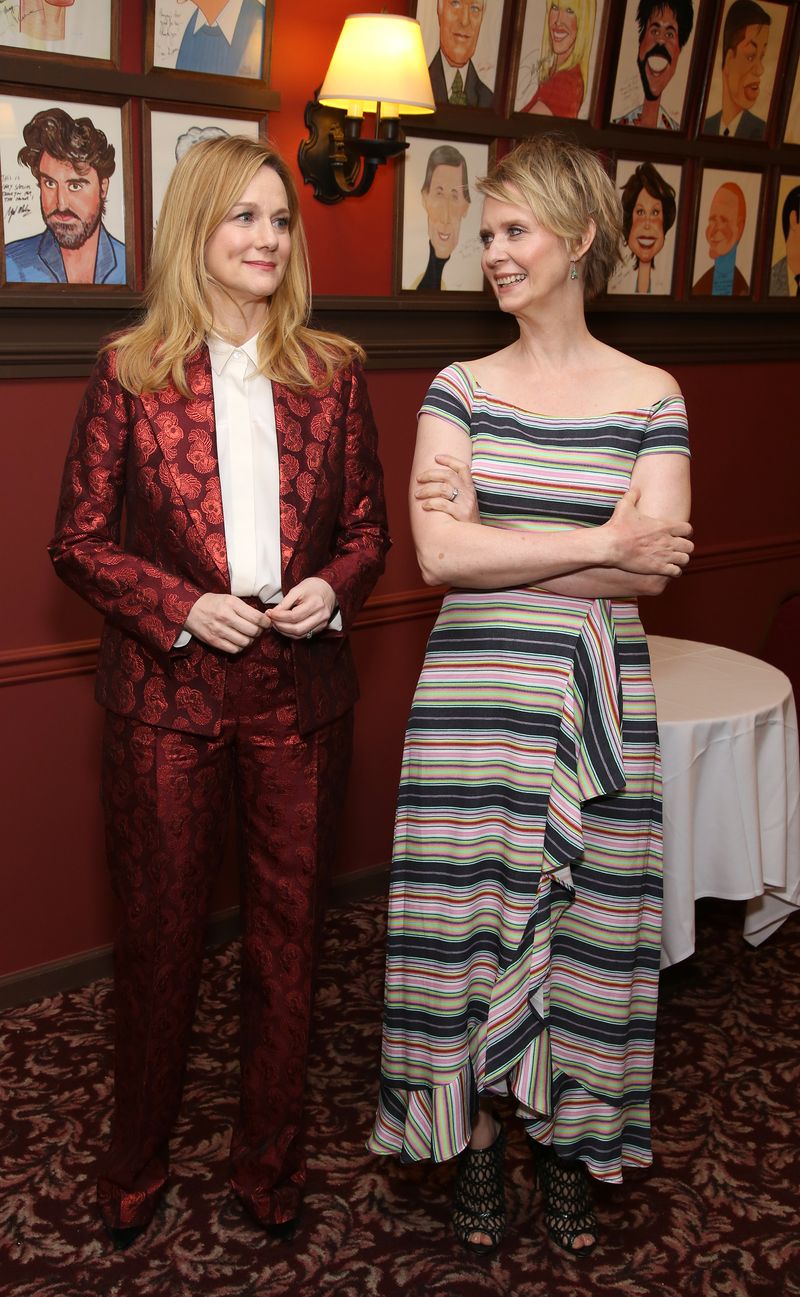 Photo Coverage: Laura Linney and Cynthia Nixon Celebrate Their New Portraits at Sardi's! — photo 3 of 31