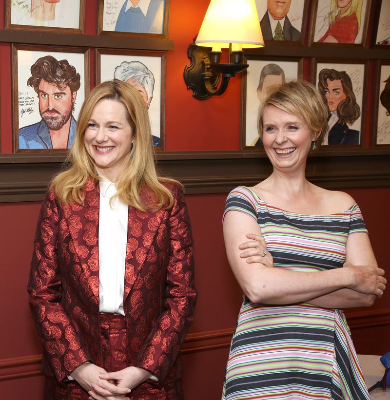 Photo Coverage: Laura Linney and Cynthia Nixon Celebrate Their New Portraits at Sardi's! — photo 1 of 31
