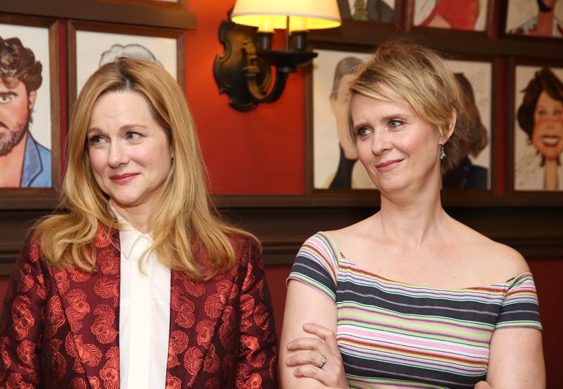 Photo Coverage: Laura Linney and Cynthia Nixon Celebrate Their New Portraits at Sardi's! — photo 5 of 31