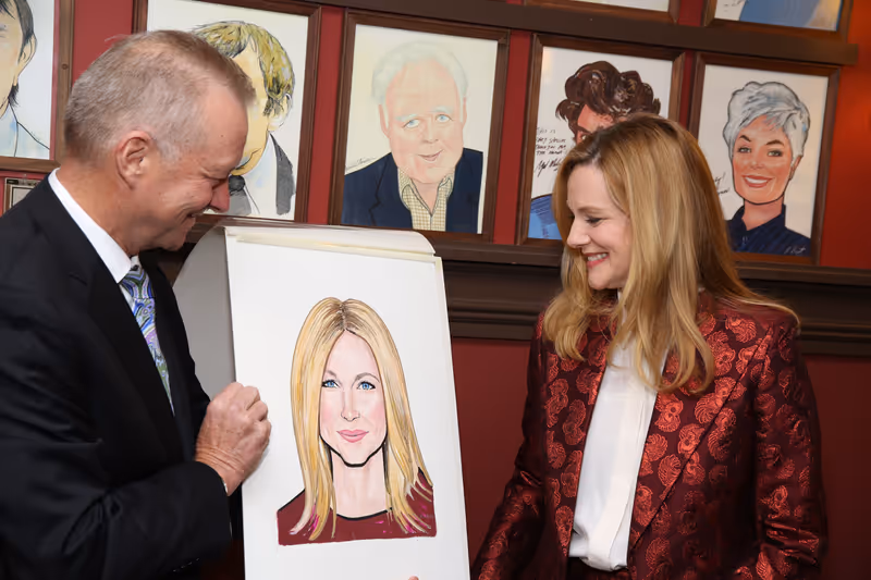 Photo Coverage: Laura Linney and Cynthia Nixon Celebrate Their New Portraits at Sardi's! — photo 10 of 31