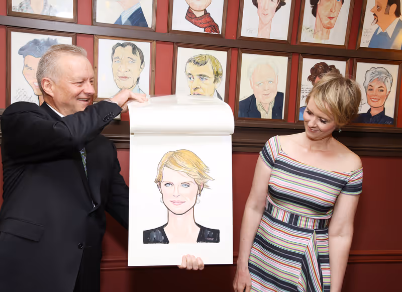 Photo Coverage: Laura Linney and Cynthia Nixon Celebrate Their New Portraits at Sardi's! — photo 13 of 31