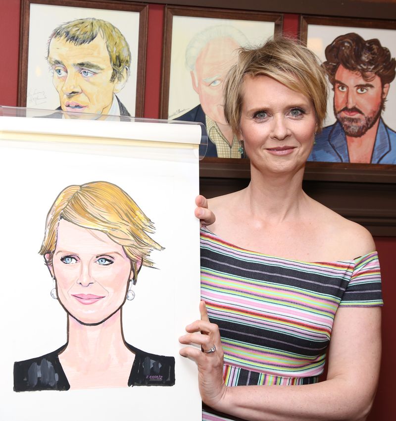 Photo Coverage: Laura Linney and Cynthia Nixon Celebrate Their New Portraits at Sardi's! — photo 15 of 31