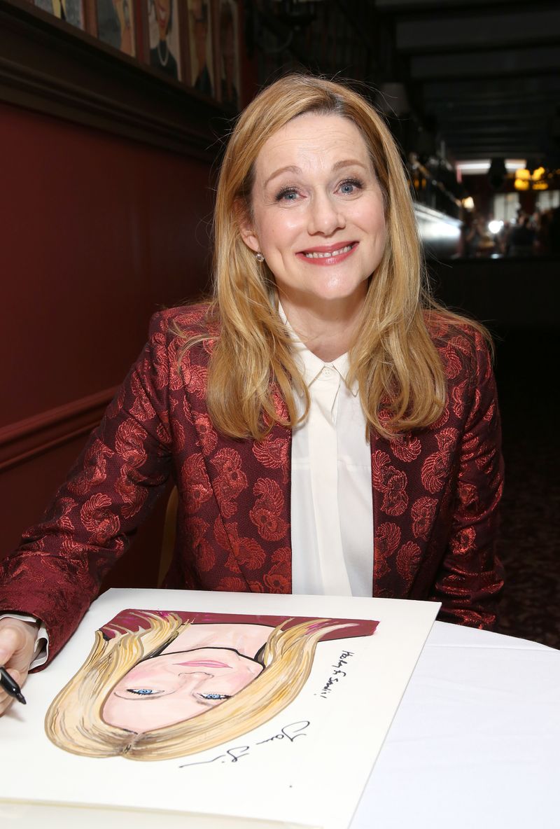 Photo Coverage: Laura Linney and Cynthia Nixon Celebrate Their New Portraits at Sardi's! — photo 17 of 31