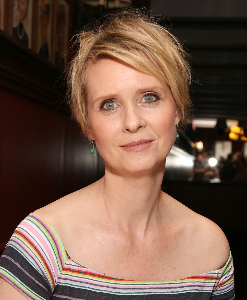 Photo Coverage: Laura Linney and Cynthia Nixon Celebrate Their New Portraits at Sardi's! — photo 20 of 31