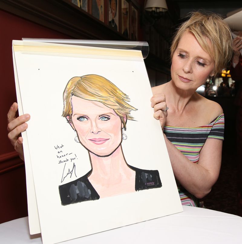 Photo Coverage: Laura Linney and Cynthia Nixon Celebrate Their New Portraits at Sardi's! — photo 22 of 31
