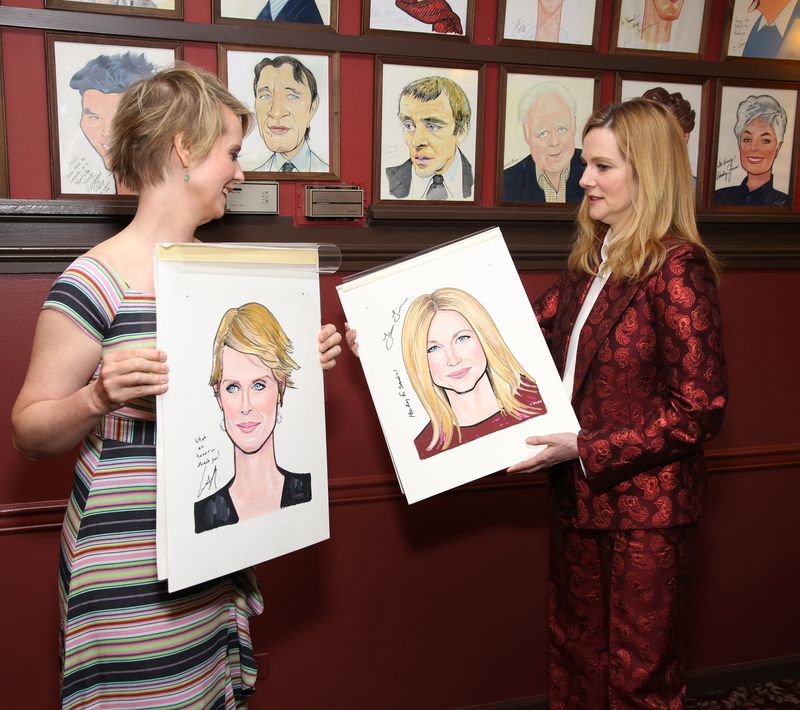 Photo Coverage: Laura Linney and Cynthia Nixon Celebrate Their New Portraits at Sardi's! — photo 24 of 31