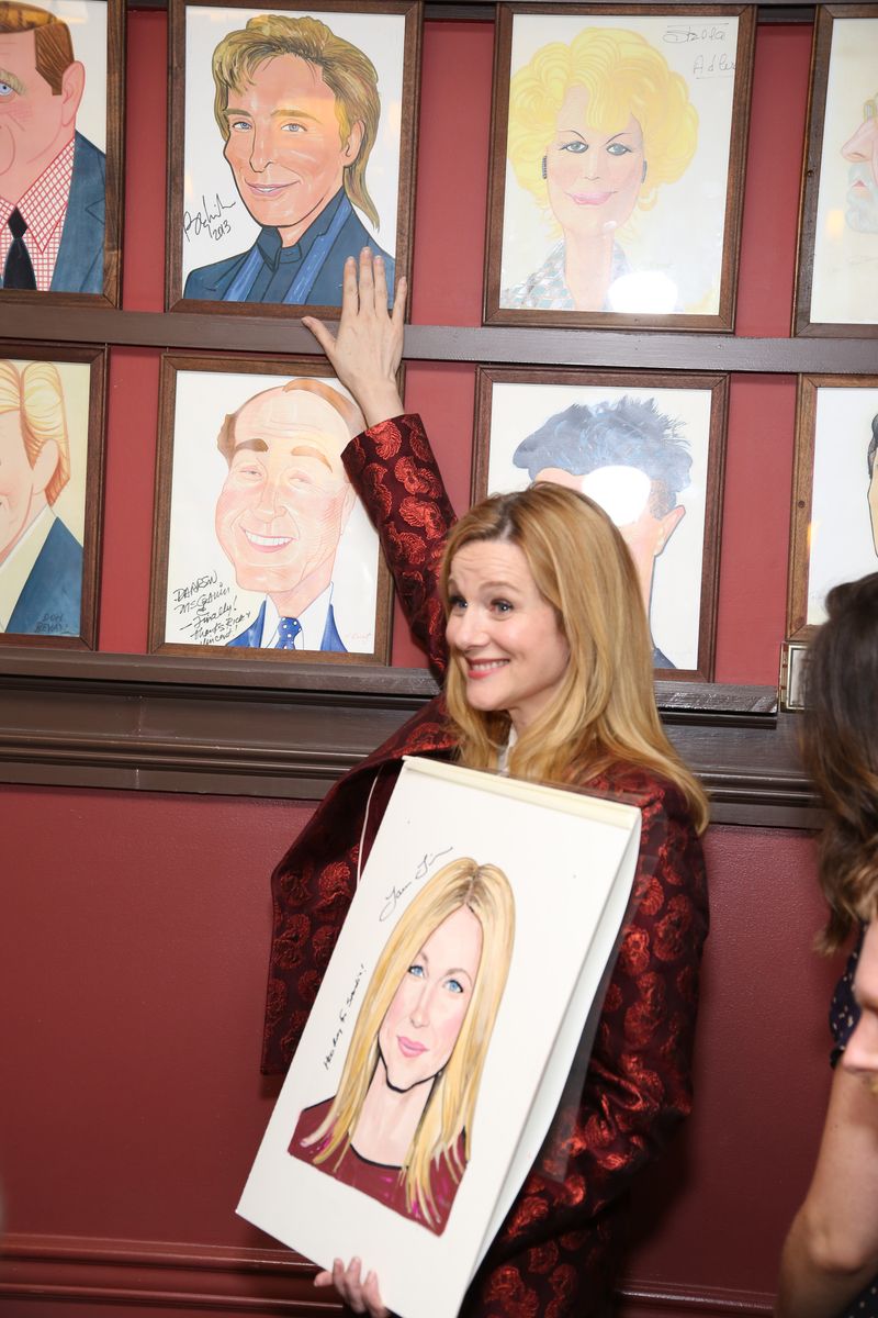 Photo Coverage: Laura Linney and Cynthia Nixon Celebrate Their New Portraits at Sardi's! — photo 28 of 31