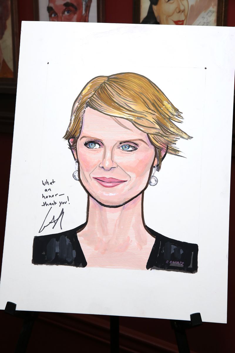 Photo Coverage: Laura Linney and Cynthia Nixon Celebrate Their New Portraits at Sardi's! — photo 30 of 31