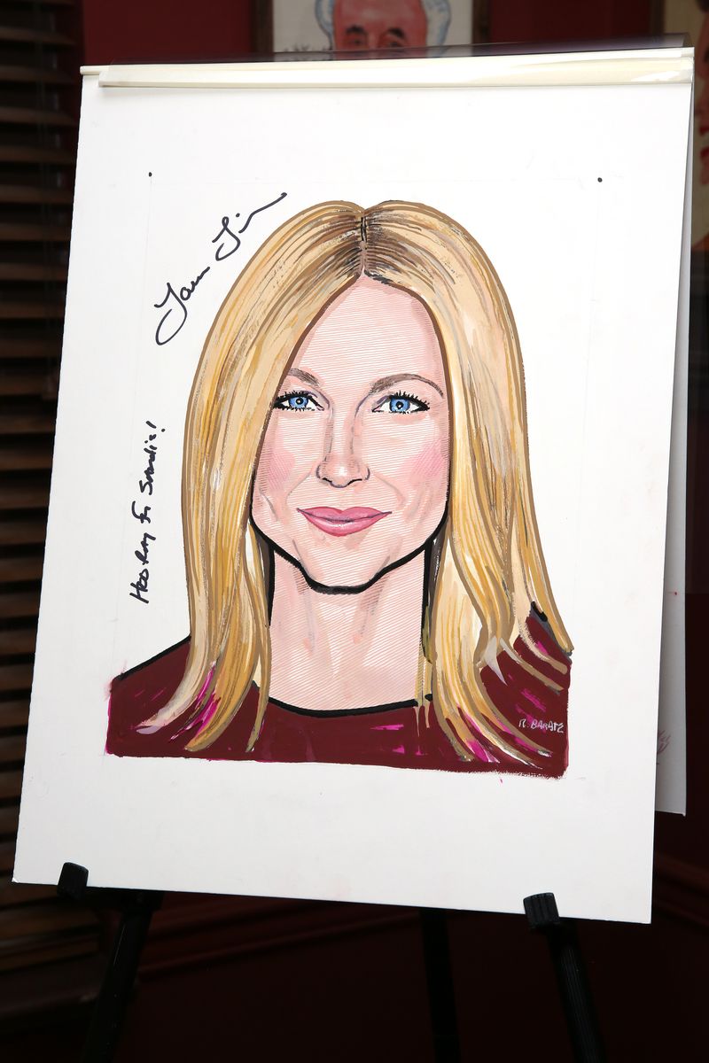 Photo Coverage: Laura Linney and Cynthia Nixon Celebrate Their New Portraits at Sardi's! — photo 29 of 31