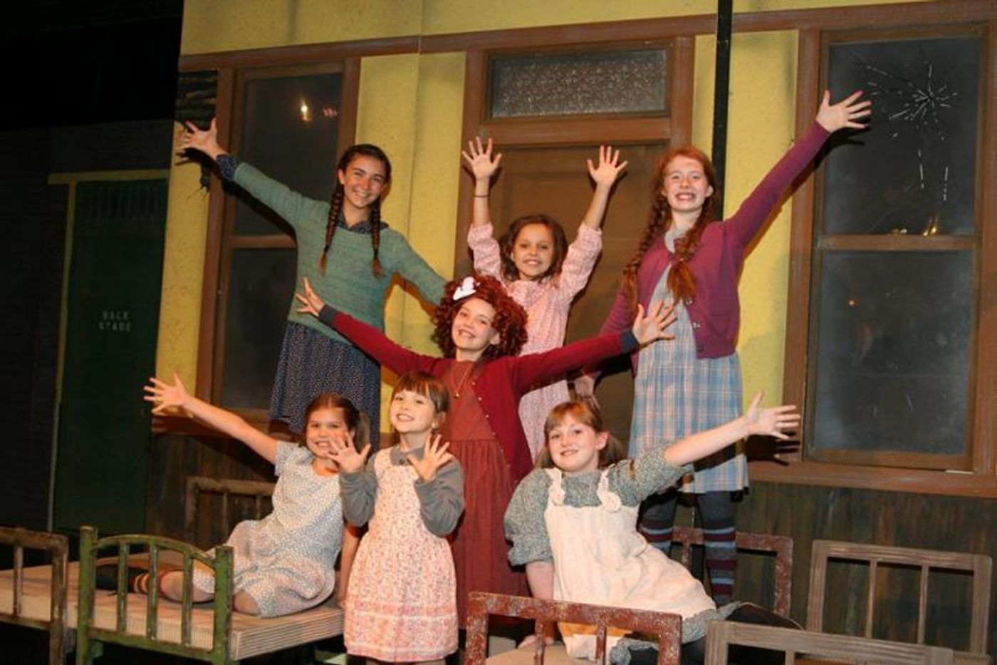 Review: Alhambra Dinner Theatre presents ANNIE  Image