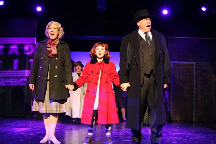 Review: Alhambra Dinner Theatre presents ANNIE Image