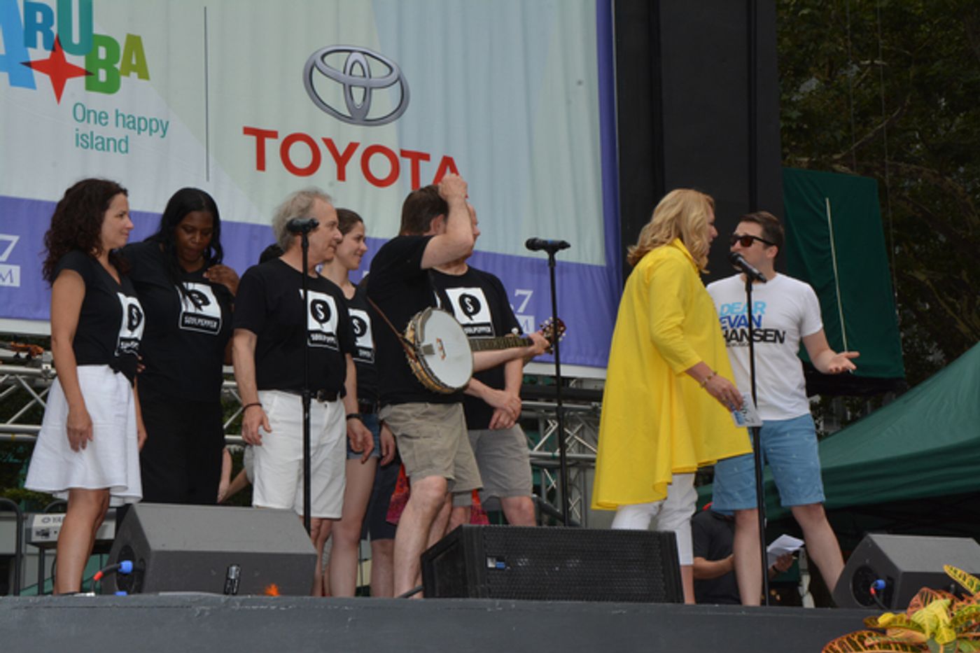 Photo Coverage: Casts of KINKY BOOTS, BEAUTIFUL & More Sing Out at Broadway in Bryant Park!  Image