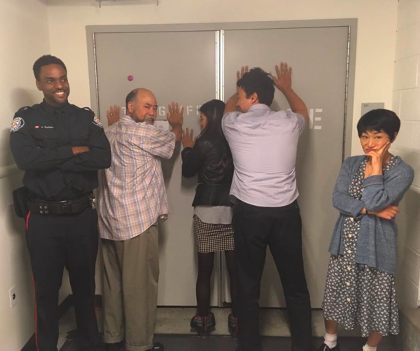 Photo Flash: WICKED Practices a Kiss Goodbye and More Saturday Intermission Pics  Image