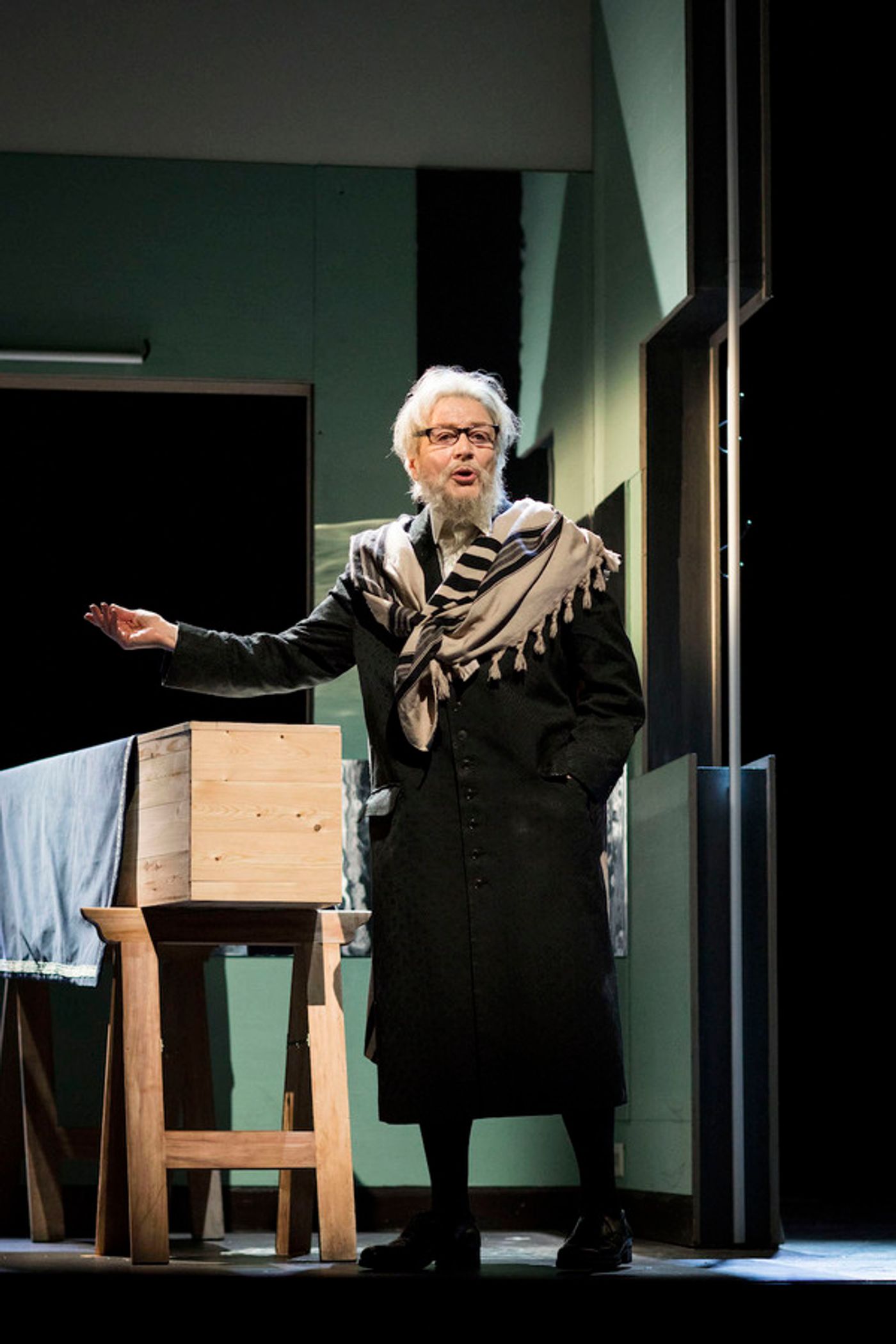 EXCLUSIVE: First Look At New ANGELS IN AMERICA Images Ahead of NT Live Broadcast! Image